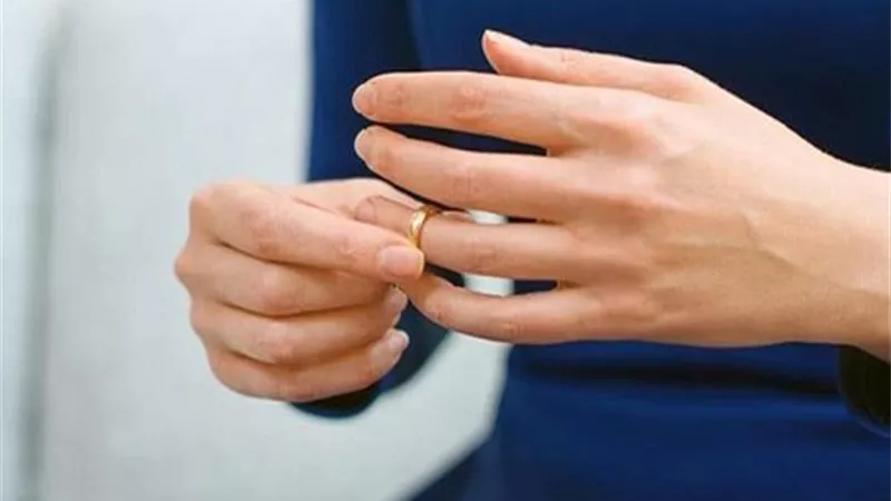 علبة زبادي كتبت النهاية.. ريهام تطلب الخلع من زوجها البخيل