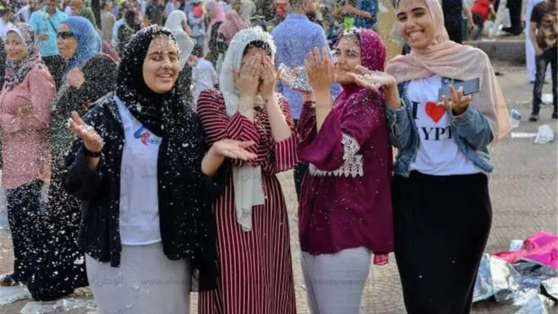 «البر والبرياني».. أبرز مظاهر احتفال المرأة العدنية بالعيد