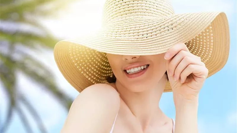 استمتعي بشهر العسل.. 6 طرق لحماية بشرتك من أشعة الشمس 