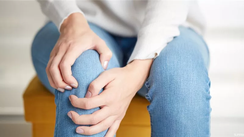 أهمها «الثلج».. 8 حلول طبية لعلاج آلام الركبة