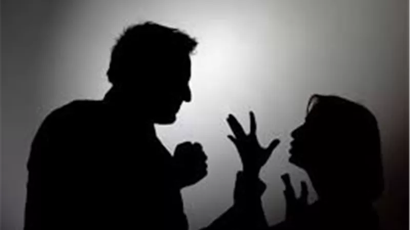 بيضربني بآلات حادة.. 