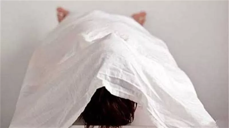 «خانتها صديقتها».. كشف ملابسات العثور على جثة فتاة بطريق الواحات