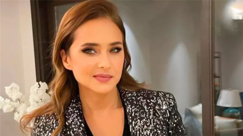 نيللى كريم راقصة بـ 200 جنيه مع هاني رمزي 