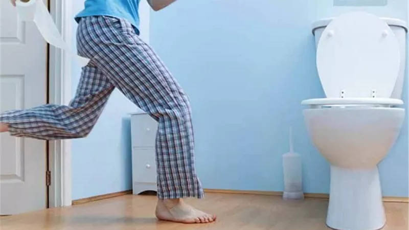 من بينها كورونا.. 7 أسباب للإصابة بالإسهال