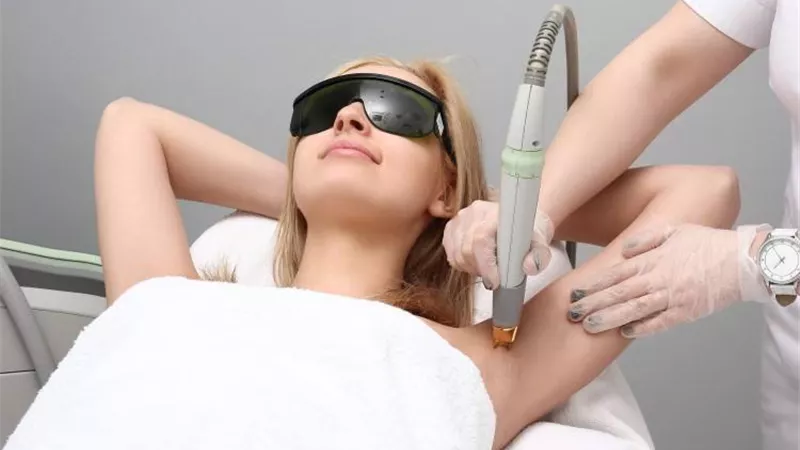 شوفي يناسبك ولا لأ.. أشياء يجب مراعاتها قبل إزالة الشعر بالليزر 