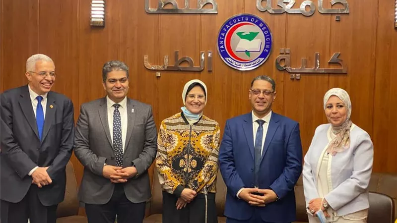 «طب طنطا» تكرم وكيل الكلية و10 رؤساء أقسام لبلوغهم السن القانونية