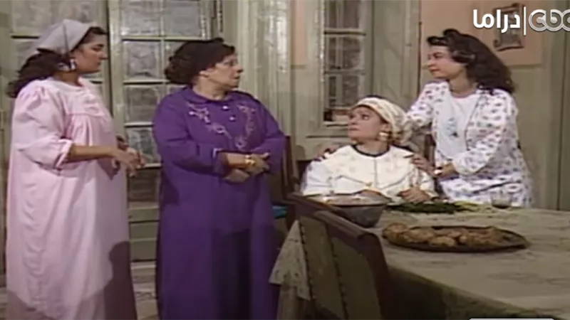 مشهد في مسلسل.. حال البيت لما يكون فيه ستات كتير  |فيديو