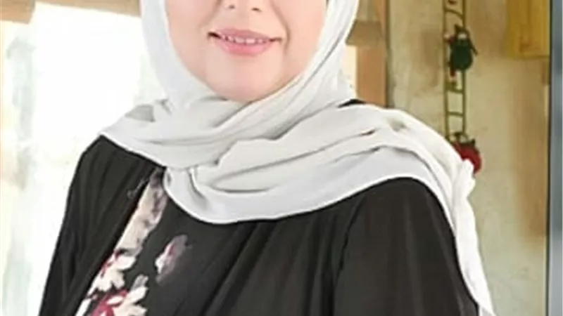 الواعظة فاطمة موسى توضح حكم قراءة القرآن على الماء ورشه بالمنزل.. فيديو