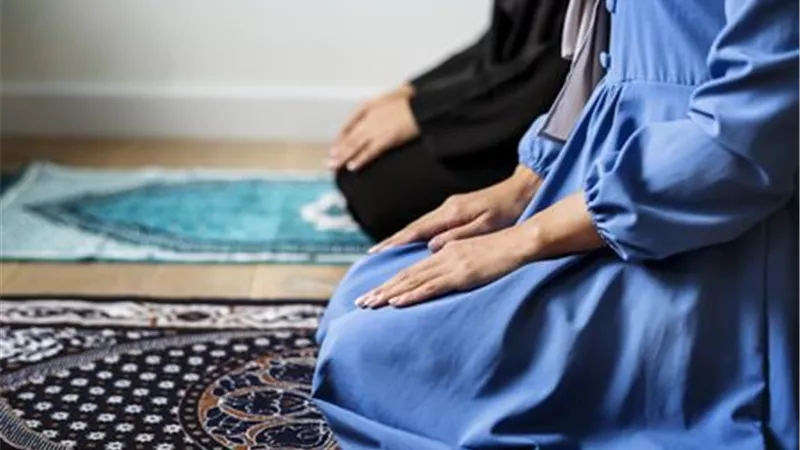 تعرفي على شروط إمامة المرأة للصلاة في المنزل 