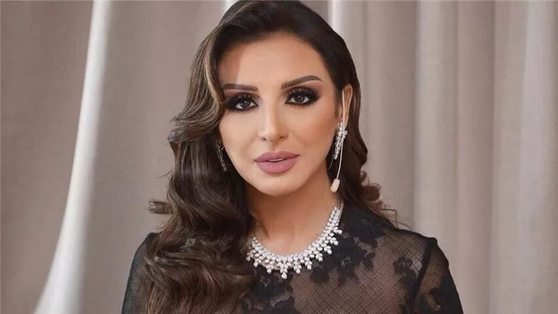 بالملابس الرسمية| أنغام تُحيي حفلاً غنائيًا بمسرح المنارة.. الليلة