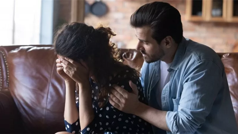 أهمها «الاعتذار».. 5 خطوات لمصالحة خطيبكِ بعد جرح مشاعره