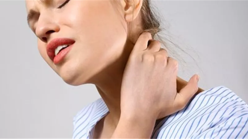 أبرزها «التدليك».. 9 طرق للتخلص من آلام الرقبة 