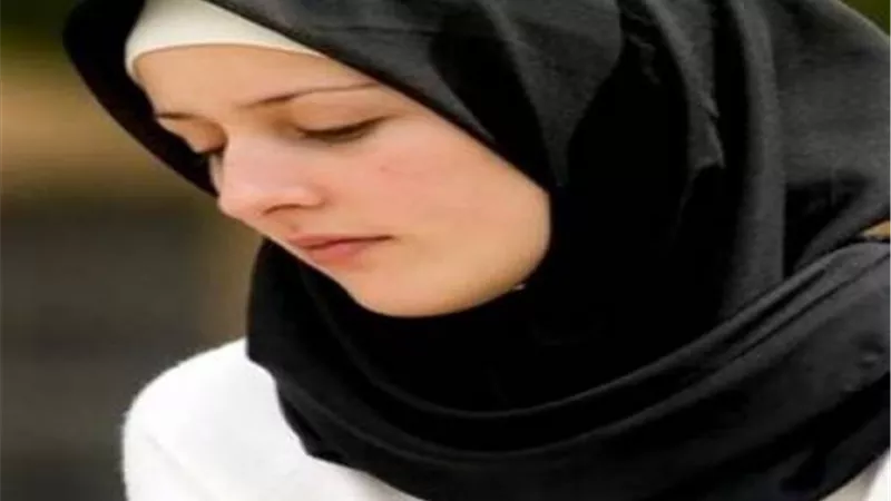 «زنيت وجوزي مسافر.. عايزة أتوب أعمل ايه؟».. نادية عمارة تُجيب