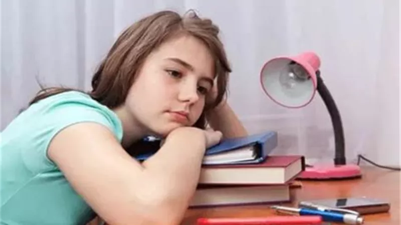 للبنت الانعزالية.. 6 مميزات في ابتعادك عن الآخرين