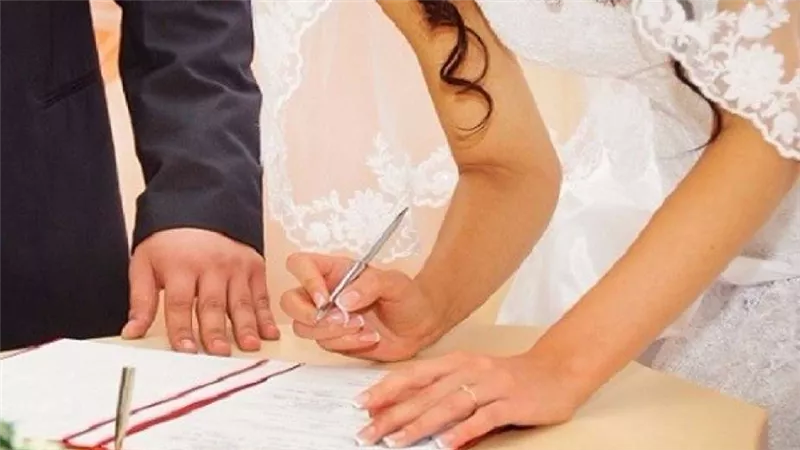 هل يجوز للرجل أن يتزوج من امرأة زنى بها ؟.. أمين الفتوى يجيب