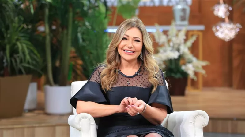 ليلى علوي تكشف أسباب اعتزال شقيقتها التمثيل (فيديو)