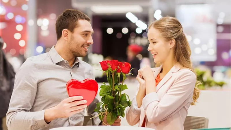 أبرزها «إنكار الذات».. 5 علامات تؤكد أن حبيبك يفضلك على نفسه