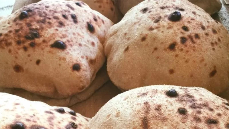 «ستات الريف بيرموه للبط»..المخابز تُشيد برفع سعر الرغيف: لا توجد سلعة بـ 5 قروش