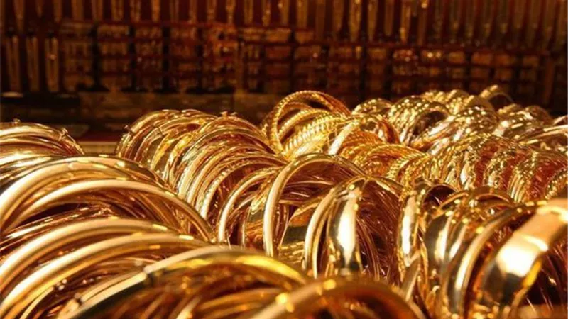 أسعار الذهب اليوم السبت: تواصل التراجع