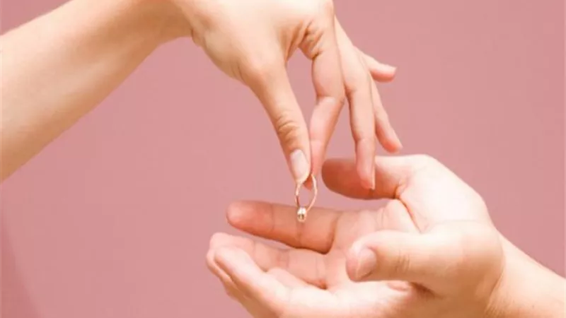 فسخ الخطوبة لأسباب «تافهة».. طقم سفرة يقضي على فرحة إسراء
