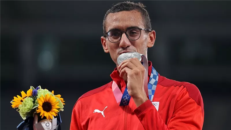 منى عبد الهادي.. قصة أم صنعت بطلًا في الأولمبياد