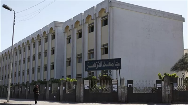 لو طالبة بجامعة الأزهر.. مفيش تخرج قبل محو أمية 10 أشخاص