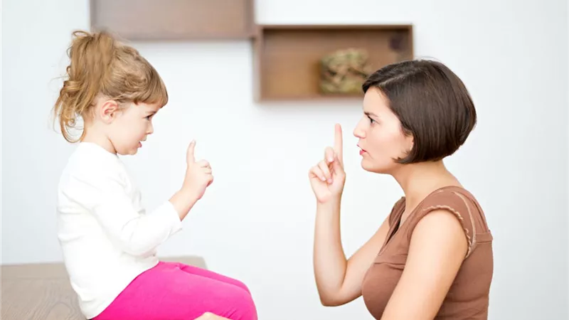 أخصائية نفسية تُحذر من أسلوب «الند بالند» مع الأطفال