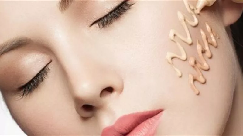 كيف اختار كريم أساس يناسب لون بشرتي؟.. خبيرة مكياج تُجيب