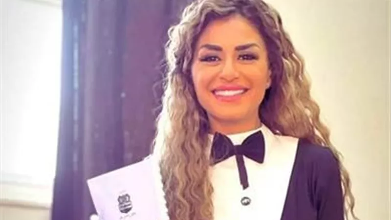 منة فضالي تبدأ تصوير دورها في فيلم «ميني بار»