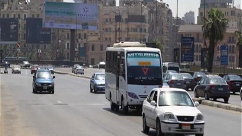 النشرة المرورية.. انتظام في حركة السيارات على محاور القاهرة والجيزة