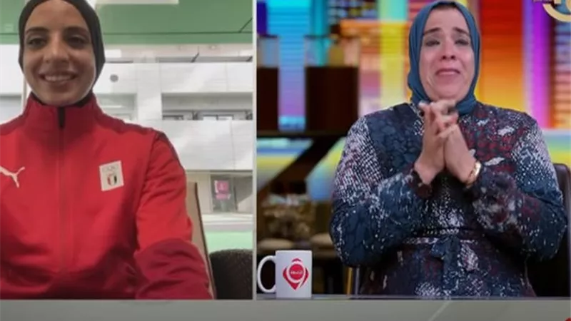والدة فريال أشرف: بنتي هتطلعني الحج.. سكان المطرية مجهزين حفلة لاستقبالها