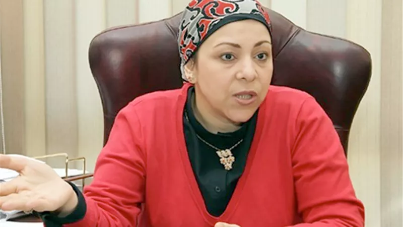 «أبو القمصان» للطالبات: مفيش حاجة اسمها كليات قمة وقاع