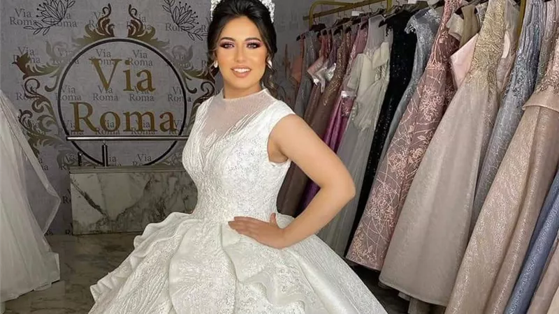 رحلة كفاح.. «آمال» مصممة فساتين زفاف بدأت من الصفر ووصلت للملايين