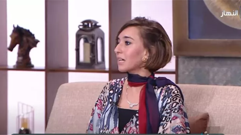 الفتاة الموظفة.. هل تعاني في الفوز بعريس مناسب؟.. خبيرة تجيب | فيديو