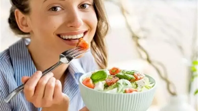 منها مضغ الطعام.. 4 طرق لخسارة الوزن بدون نظام غذائي
