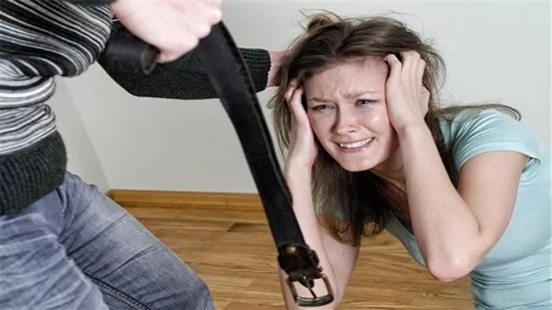 ما المقصود بضرب المرأة في الإسلام؟.. داعية بالأوقاف تُجيب