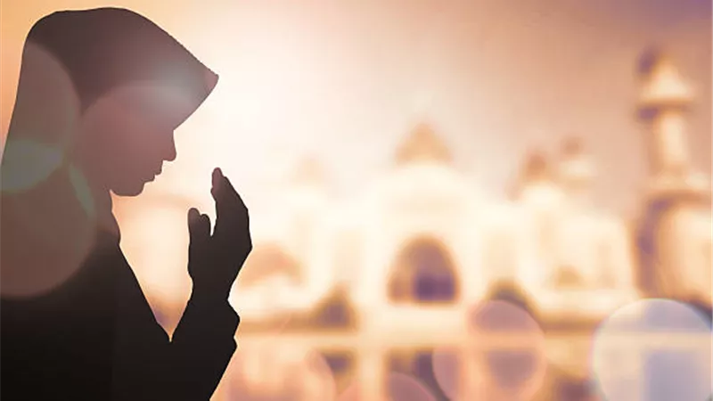 الشيخ أبو بكر: استبشري خيرًا بالعذر الشرعي في عاشوراء