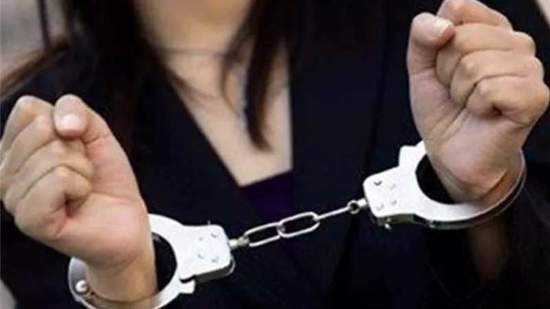 المعلمة النصابة.. سرقت أموال ضحاياها بزعم استثمارها فى السناتر