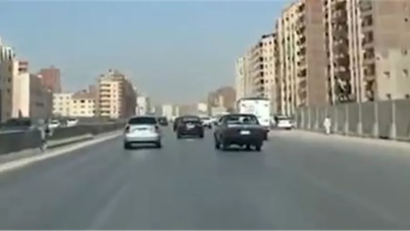 النشرة المرورية.. كثافات متحركة بمحاور القاهرة والجيزة