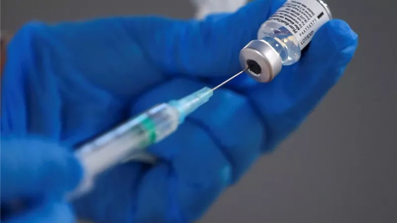 بدءًا من اليوم.. الصحة تُطبق شروطًا جديدة لحصول المسافرين على لقاح كورونا