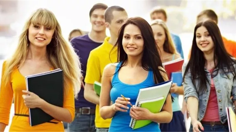 خريجات 2021 يقدمن نصائح لفتيات سنة أولى جامعة.. «عيشوا حياتكم»
