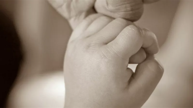 متصلة بعد كفالة طفل 5 سنوات: جوزي عايزني أرجعه بعد حملي.. اعمل ايه؟.. «الإفتاء» تُجيب