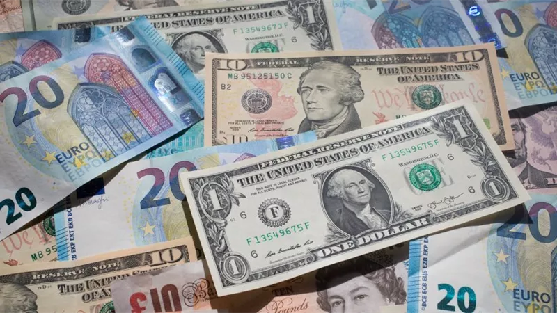 أسعار العملات العربية والأجنبية اليوم السبت في البنوك