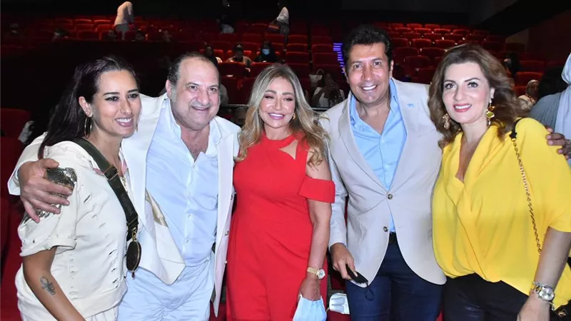 صور |كواليس العرض الخاص لفيلم ٢٠٠ جنيه.. حضور ليلي علوي وغادة عادل.. وابنة مي سليم تخطف الأضواء