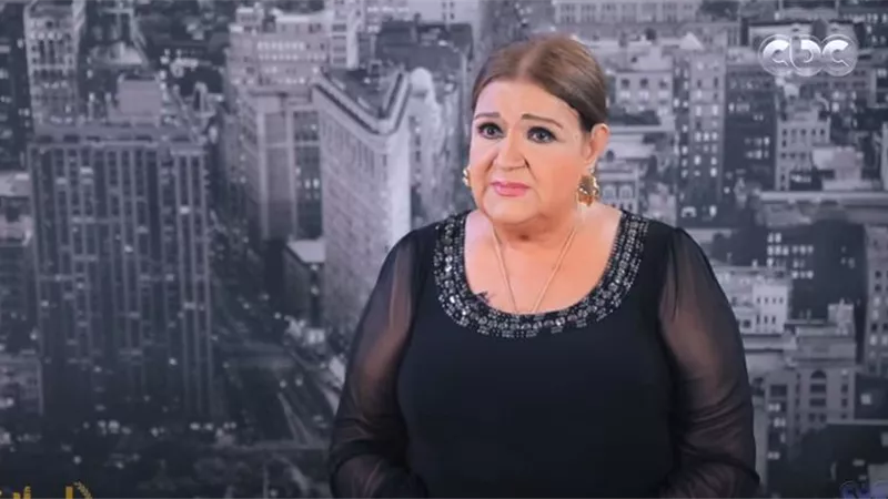 ميمي جمال: نظرة العين أقوى من القبلات.. ولا أضع المكياج كثيرًا | فيديو