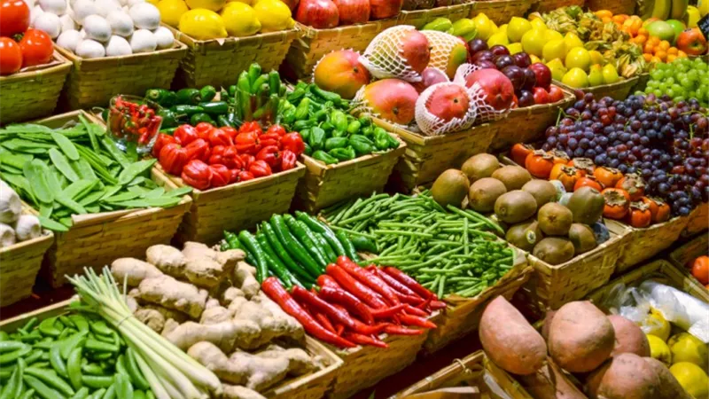 أسعار الخضروات والفاكهة اليوم الخميس