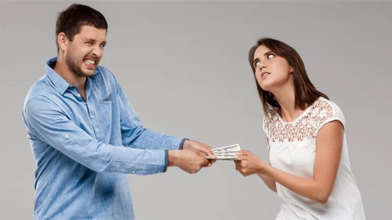 حكم أخذ الزوج جزءًا من راتب زوجته 