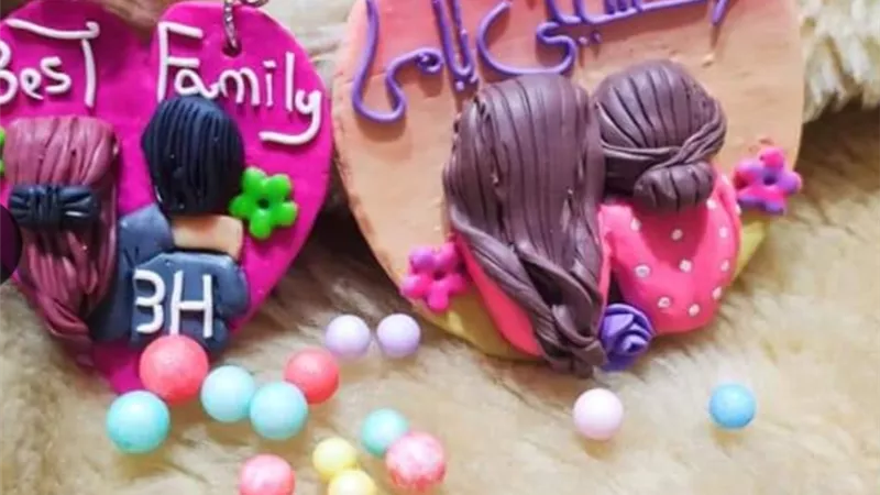 «سمر سعيد».. من رسامة موهوبة إلى فن الإبداع بالصلصال الحراري