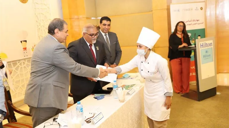 ختام أول تدريب مهني للفتيات في مجال الفندقة مجانًا بالأقصر