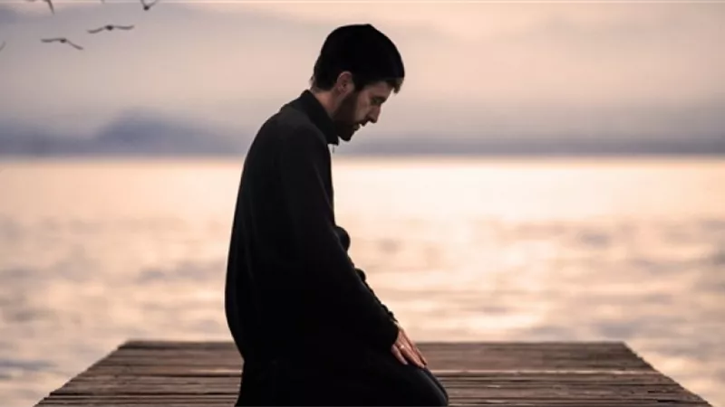 شاهد.. أعمل إيه مع أبنائي بعد ما ربيتهم على الالتزام في الصلاة ثم تركوها